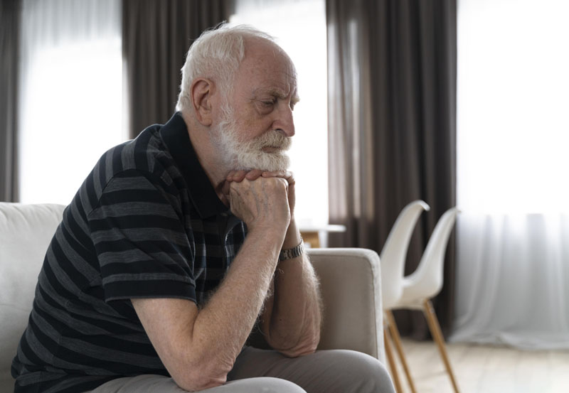 elderly man confronting alzheimer diseasejpg